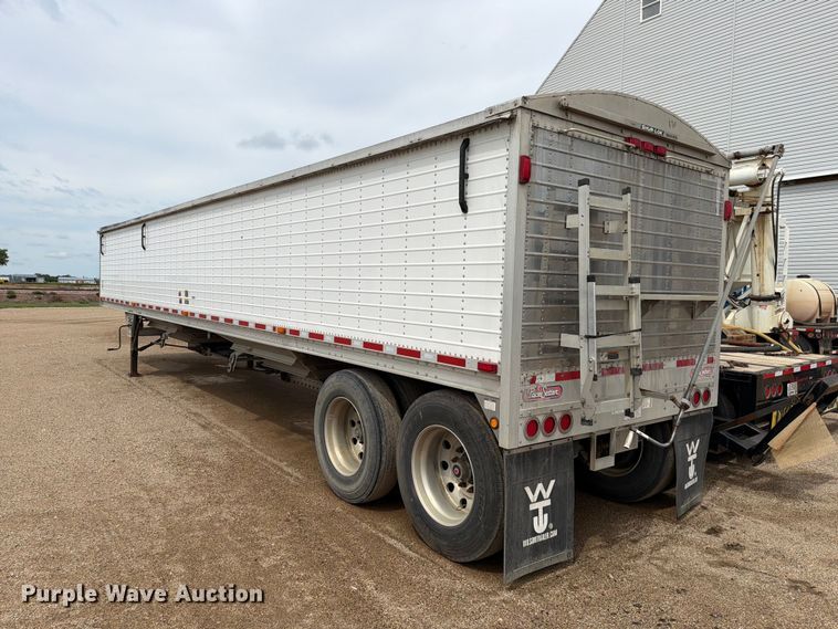 image for item FT6669 2011 Wilson DWH-500 Pacesetter grain trailer