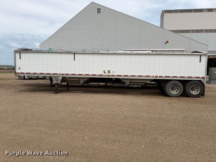 image for item FT6669 2011 Wilson DWH-500 Pacesetter grain trailer