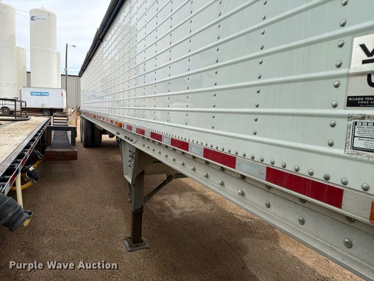 image for item FT6669 2011 Wilson DWH-500 Pacesetter grain trailer