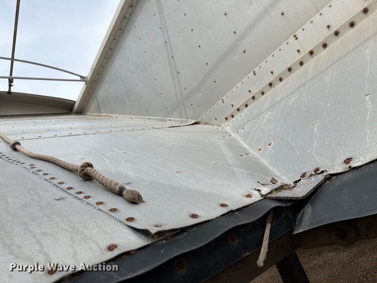 image for item FT6669 2011 Wilson DWH-500 Pacesetter grain trailer