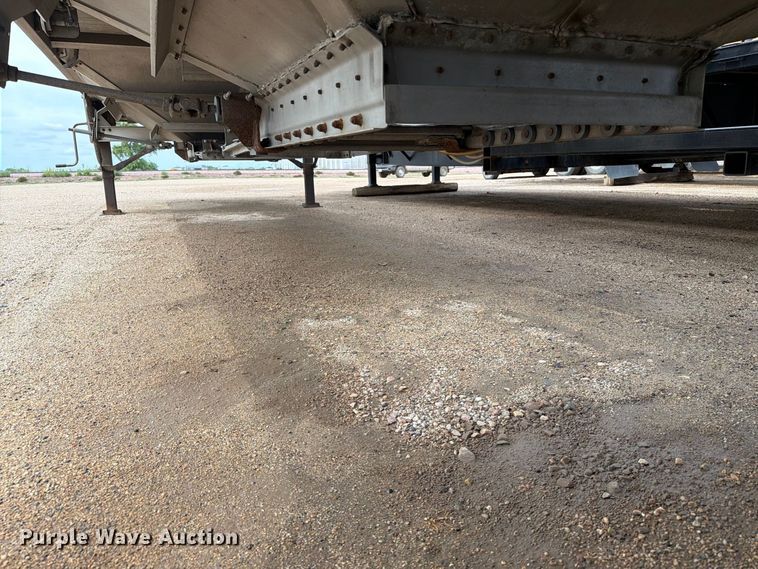 image for item FT6669 2011 Wilson DWH-500 Pacesetter grain trailer