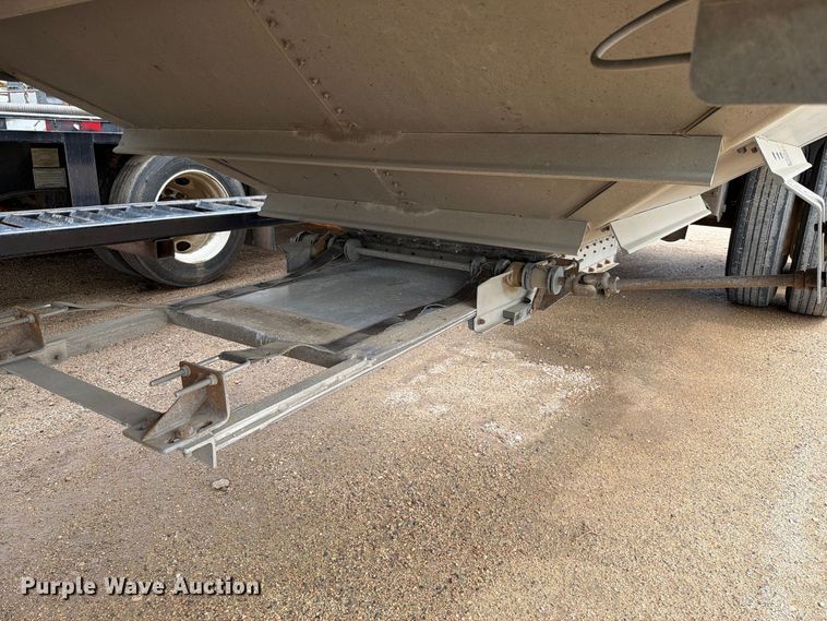 image for item FT6669 2011 Wilson DWH-500 Pacesetter grain trailer