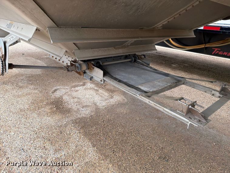 image for item FT6669 2011 Wilson DWH-500 Pacesetter grain trailer