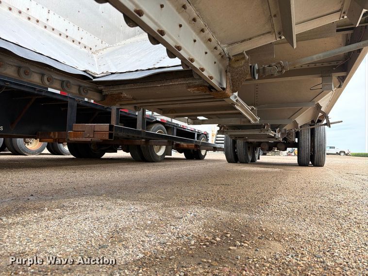 image for item FT6669 2011 Wilson DWH-500 Pacesetter grain trailer
