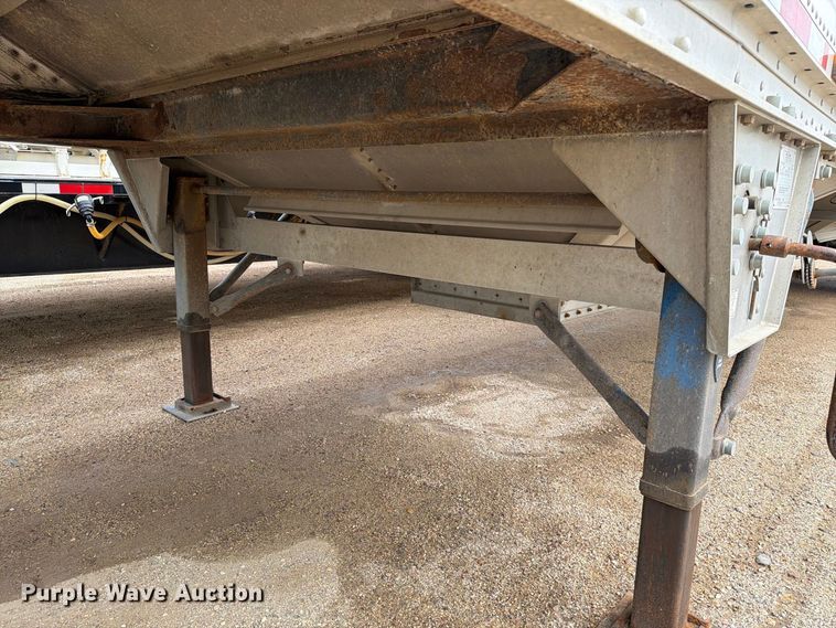 image for item FT6669 2011 Wilson DWH-500 Pacesetter grain trailer