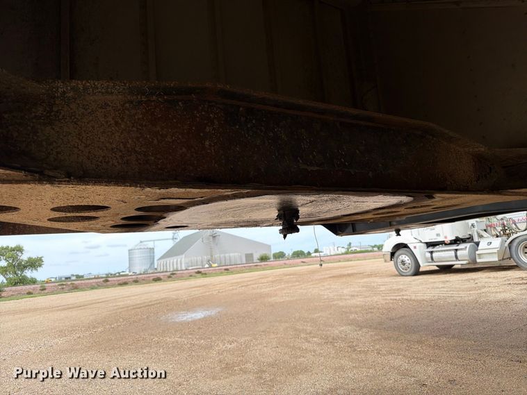 image for item FT6669 2011 Wilson DWH-500 Pacesetter grain trailer