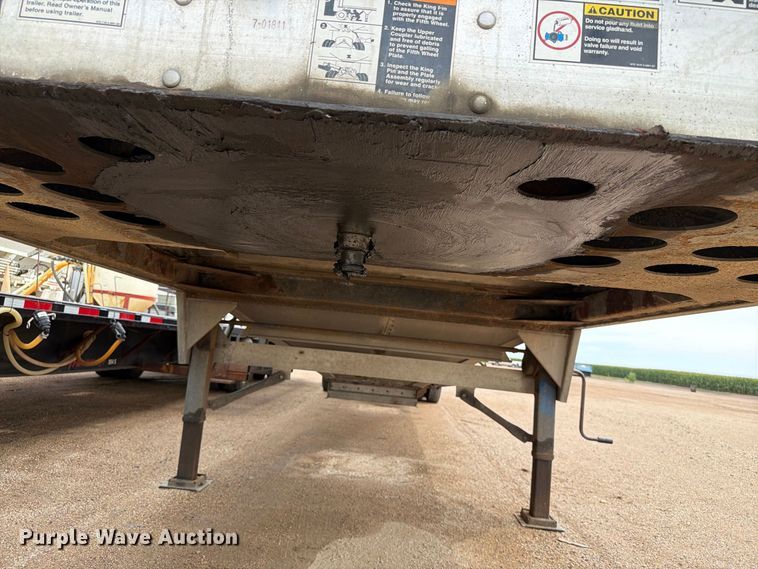 image for item FT6669 2011 Wilson DWH-500 Pacesetter grain trailer