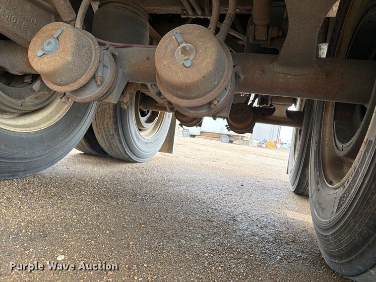 image for item FT6669 2011 Wilson DWH-500 Pacesetter grain trailer