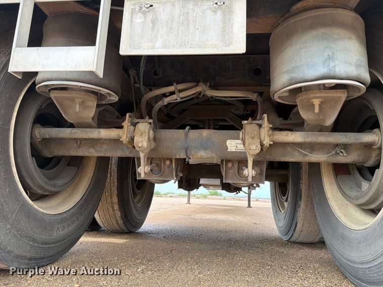 image for item FT6669 2011 Wilson DWH-500 Pacesetter grain trailer