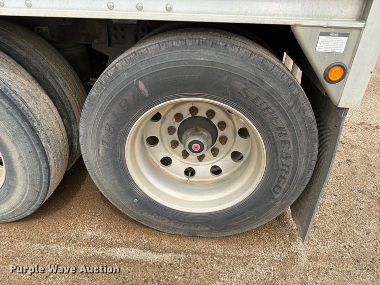 image for item FT6669 2011 Wilson DWH-500 Pacesetter grain trailer