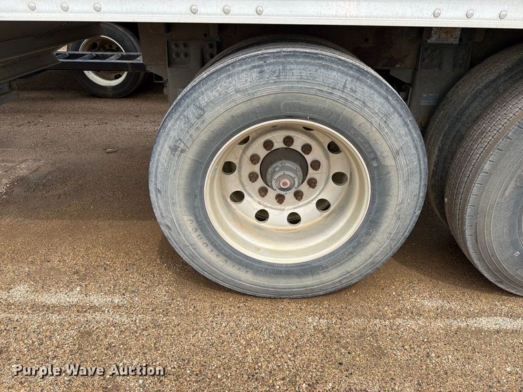 image for item FT6669 2011 Wilson DWH-500 Pacesetter grain trailer