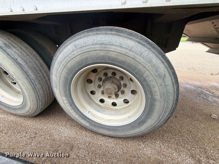 image for item FT6669 2011 Wilson DWH-500 Pacesetter grain trailer