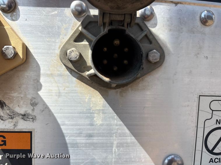 image for item JM9387 2011 Wilson DWG-550WB grain trailer