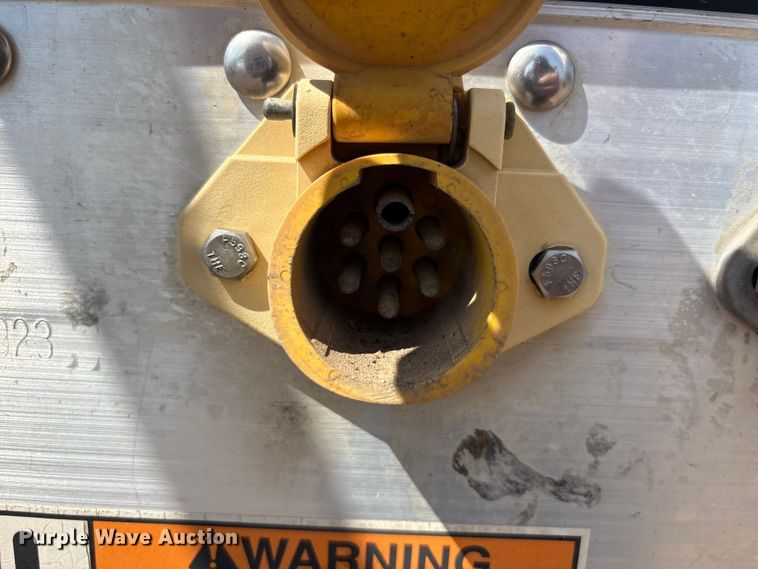 image for item JM9387 2011 Wilson DWG-550WB grain trailer