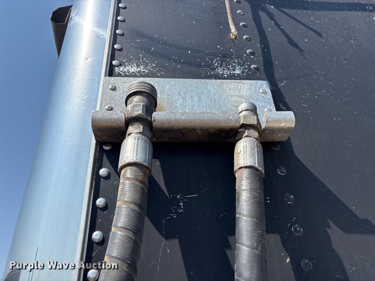 image for item JM9387 2011 Wilson DWG-550WB grain trailer