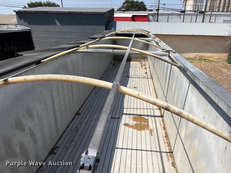 image for item JM9387 2011 Wilson DWG-550WB grain trailer
