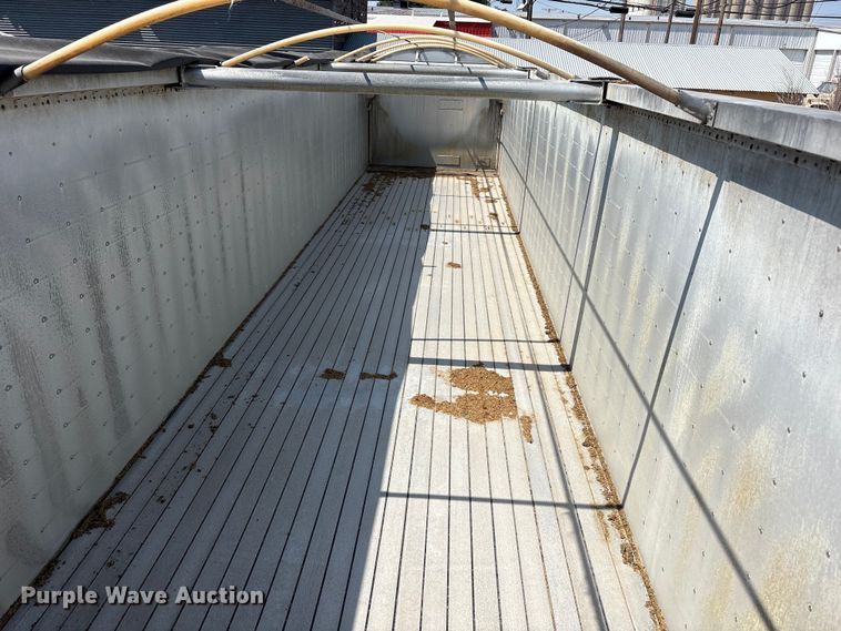 image for item JM9387 2011 Wilson DWG-550WB grain trailer