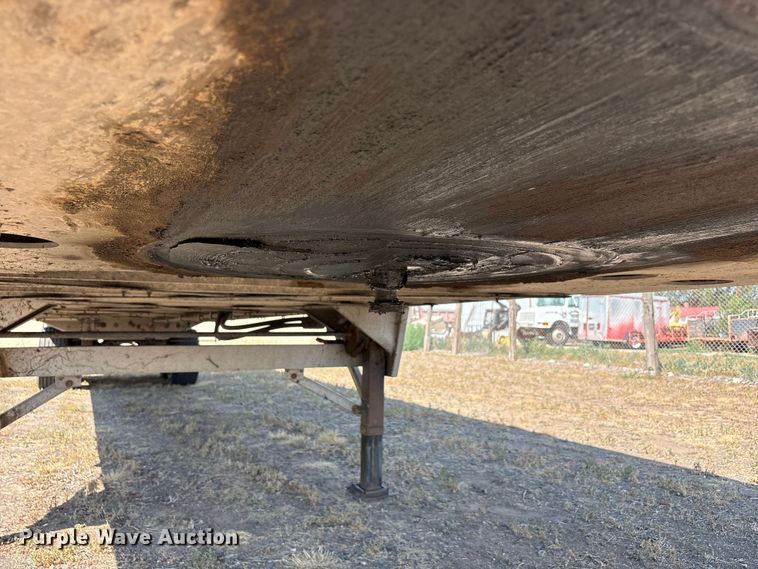 image for item JM9387 2011 Wilson DWG-550WB grain trailer
