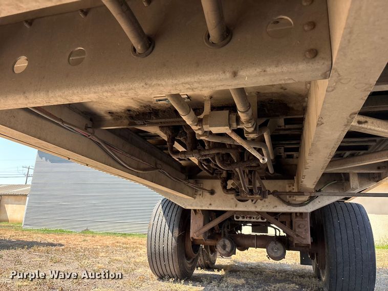 image for item JM9387 2011 Wilson DWG-550WB grain trailer
