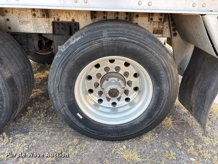 image for item JM9387 2011 Wilson DWG-550WB grain trailer