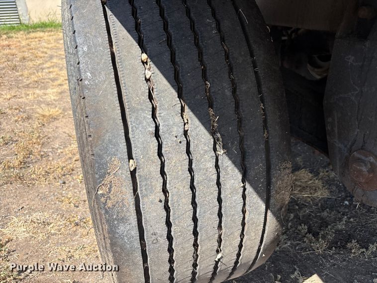 image for item JM9387 2011 Wilson DWG-550WB grain trailer