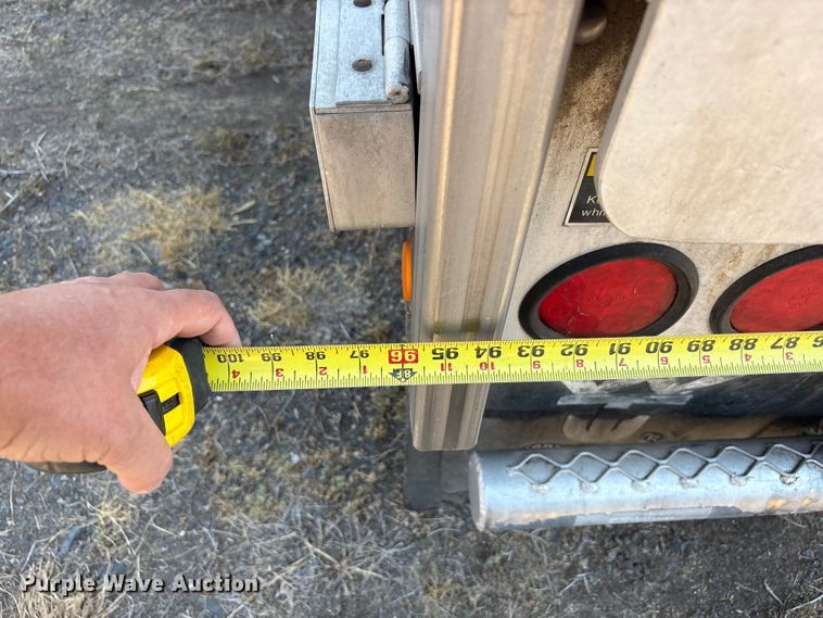 image for item JM9388 2013 Wilson DWG-550WB grain trailer