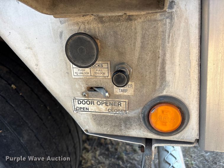 image for item JM9388 2013 Wilson DWG-550WB grain trailer