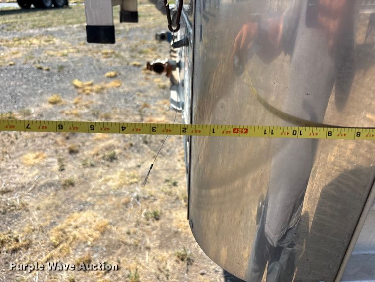 image for item JM9388 2013 Wilson DWG-550WB grain trailer