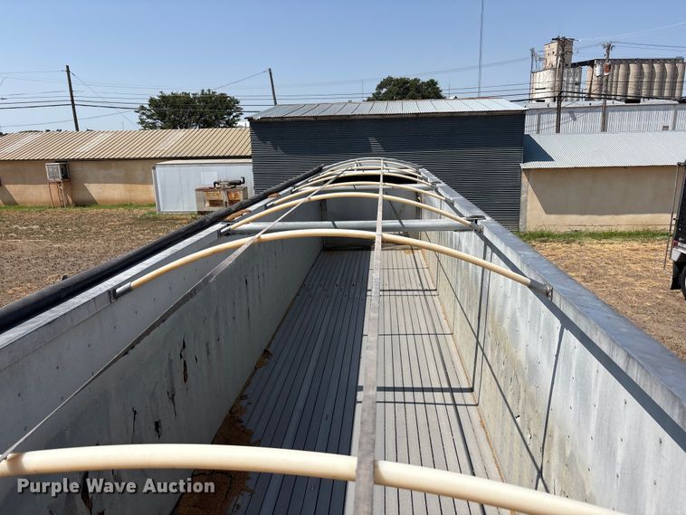 image for item JM9388 2013 Wilson DWG-550WB grain trailer