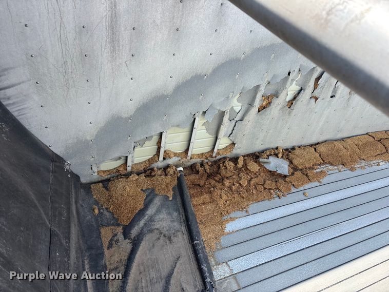 image for item JM9388 2013 Wilson DWG-550WB grain trailer