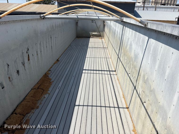 image for item JM9388 2013 Wilson DWG-550WB grain trailer