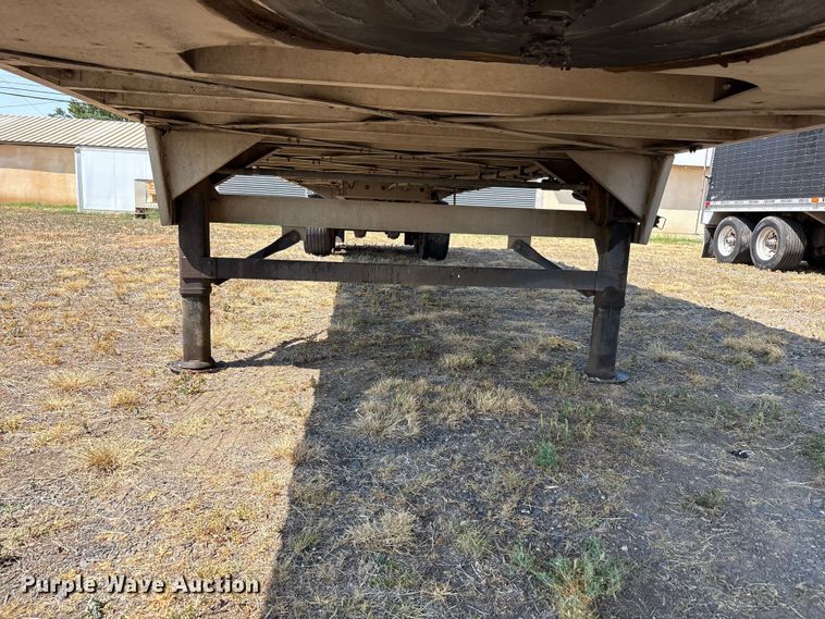 image for item JM9388 2013 Wilson DWG-550WB grain trailer