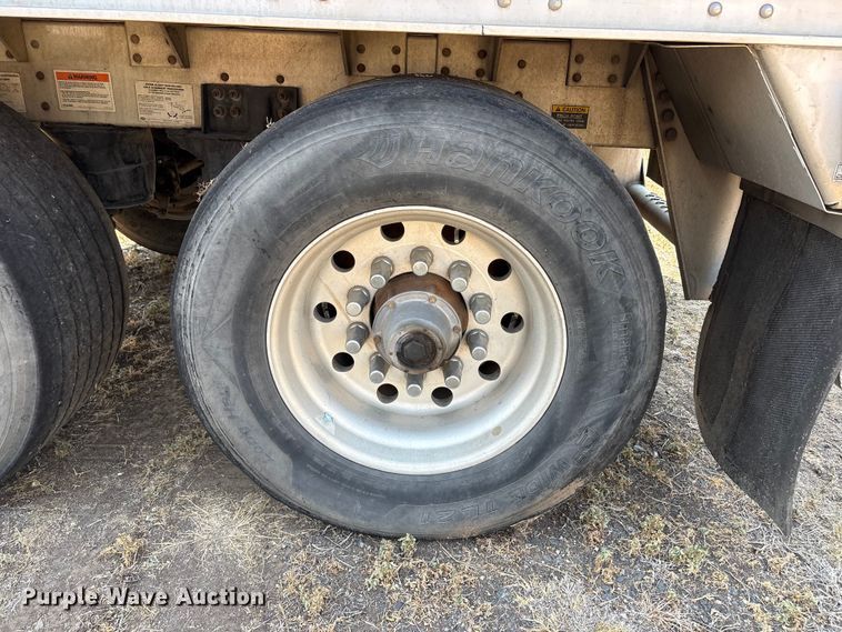image for item JM9388 2013 Wilson DWG-550WB grain trailer