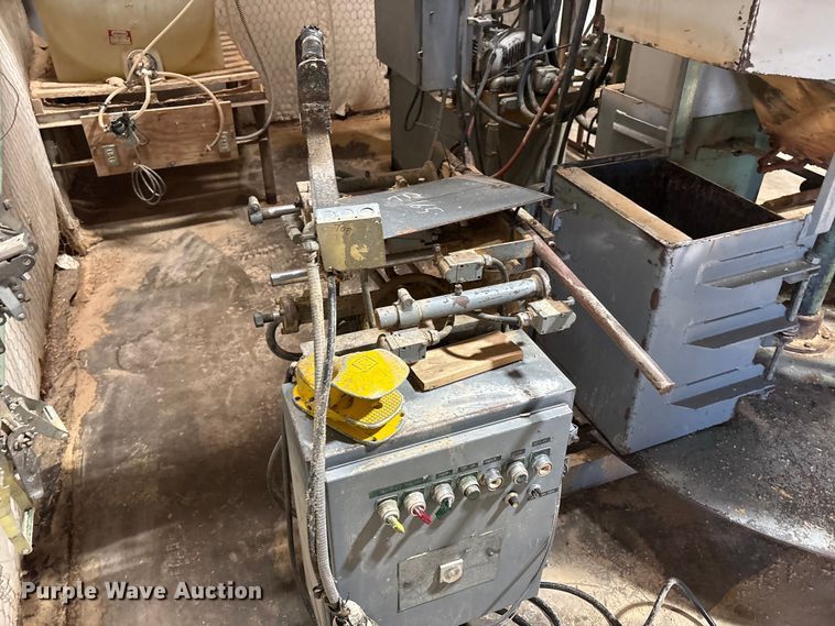 image for item JM9415 Merville machine material bagger