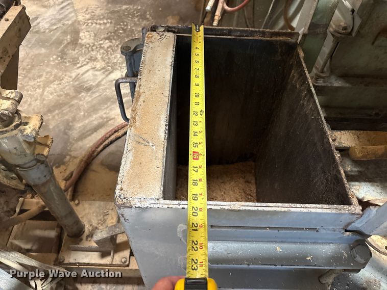image for item JM9415 Merville machine material bagger