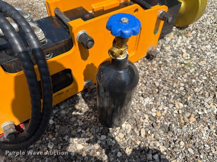 image for item MQ9076 2026 D680 skid steer pile hammer