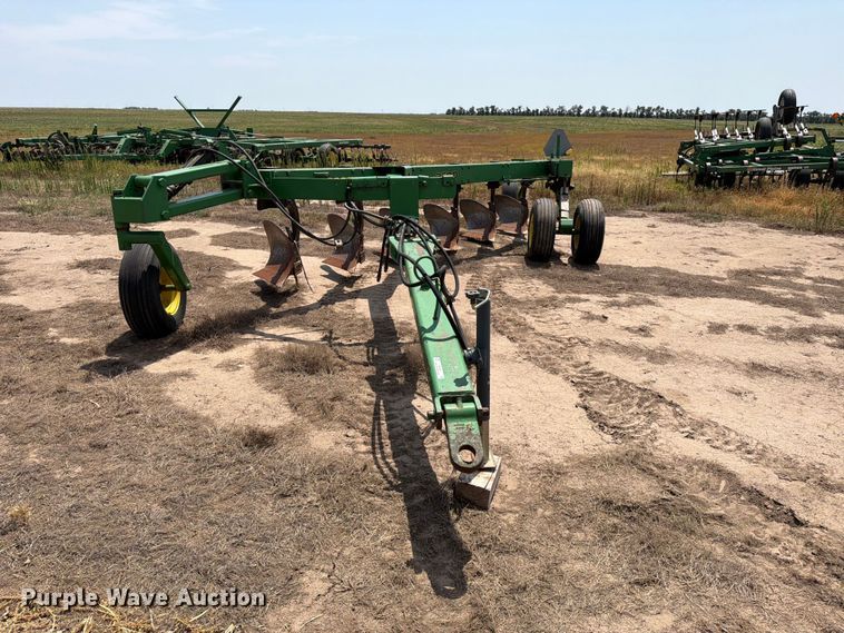 image for item MZ9891 John Deere A3600 6 bottom plow
