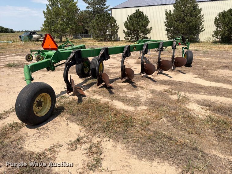 image for item MZ9891 John Deere A3600 6 bottom plow
