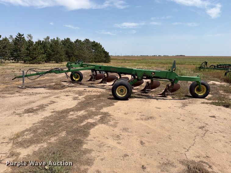 image for item MZ9891 John Deere A3600 6 bottom plow