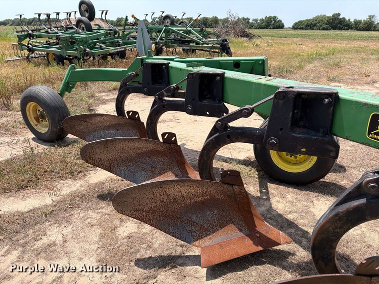 image for item MZ9891 John Deere A3600 6 bottom plow