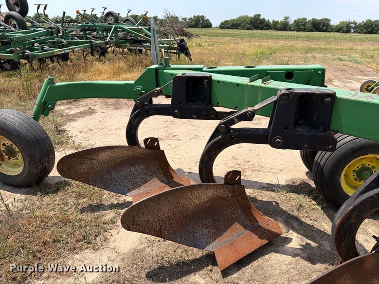 image for item MZ9891 John Deere A3600 6 bottom plow