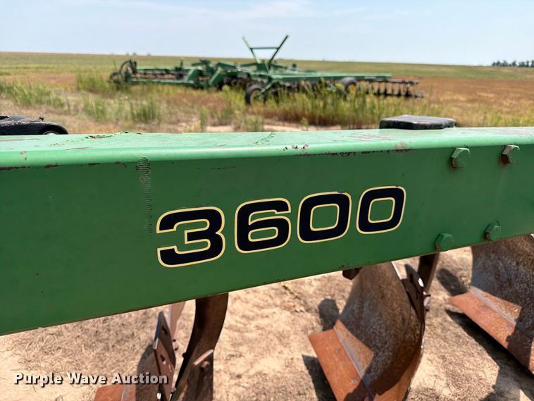 image for item MZ9891 John Deere A3600 6 bottom plow