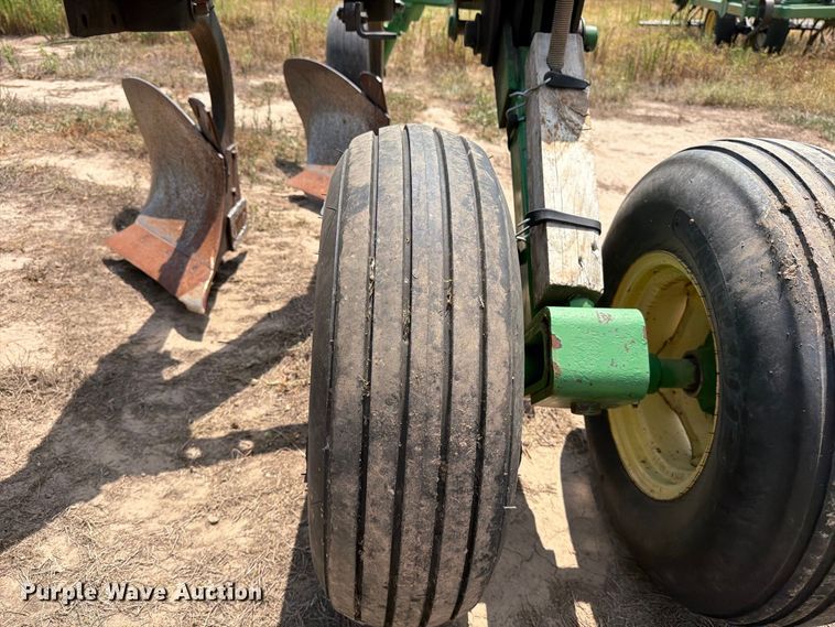 image for item MZ9891 John Deere A3600 6 bottom plow