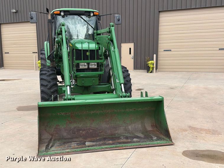 image for item MZ9931 2008 John Deere 7130 MFWD tractor