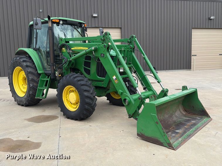 image for item MZ9931 2008 John Deere 7130 MFWD tractor