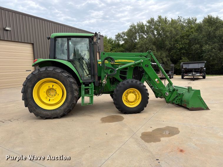image for item MZ9931 2008 John Deere 7130 MFWD tractor