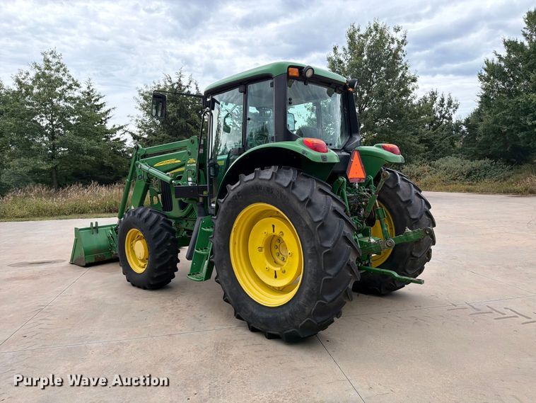 image for item MZ9931 2008 John Deere 7130 MFWD tractor