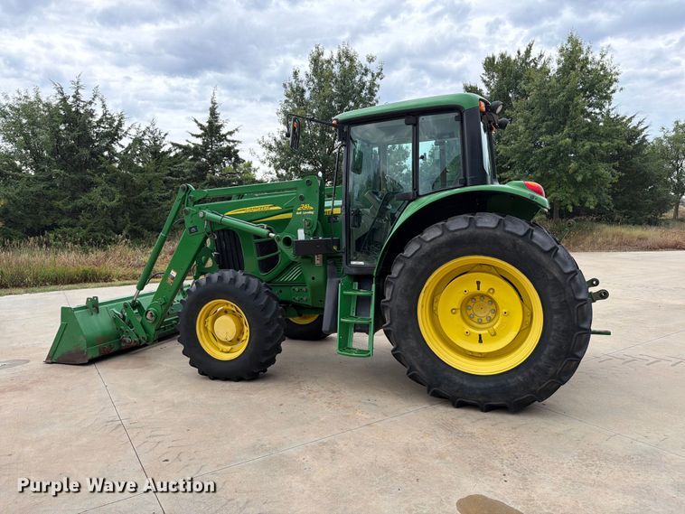 image for item MZ9931 2008 John Deere 7130 MFWD tractor