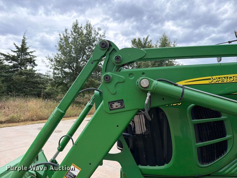image for item MZ9931 2008 John Deere 7130 MFWD tractor