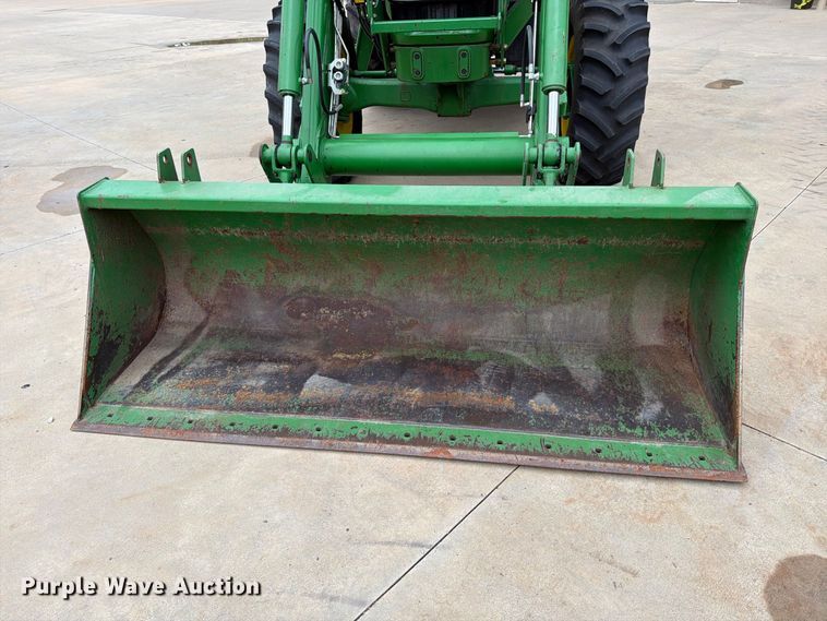 image for item MZ9931 2008 John Deere 7130 MFWD tractor